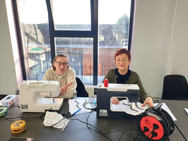 Atelier de couture entre mères et filles